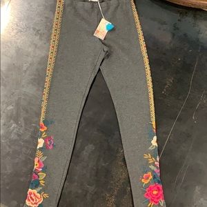 NWT Johnny Was gray embroidered leggings.